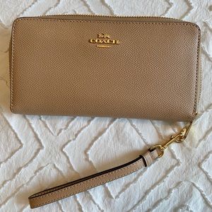 Coach Long Zip Around Wallet (Gold/Taupe)